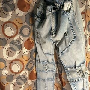 Light Wash Distressed Women’s Jeans - Casual Slim Fit